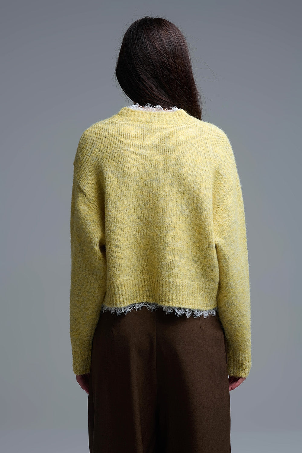 Pull jaune décontracté avec détails en dentelle