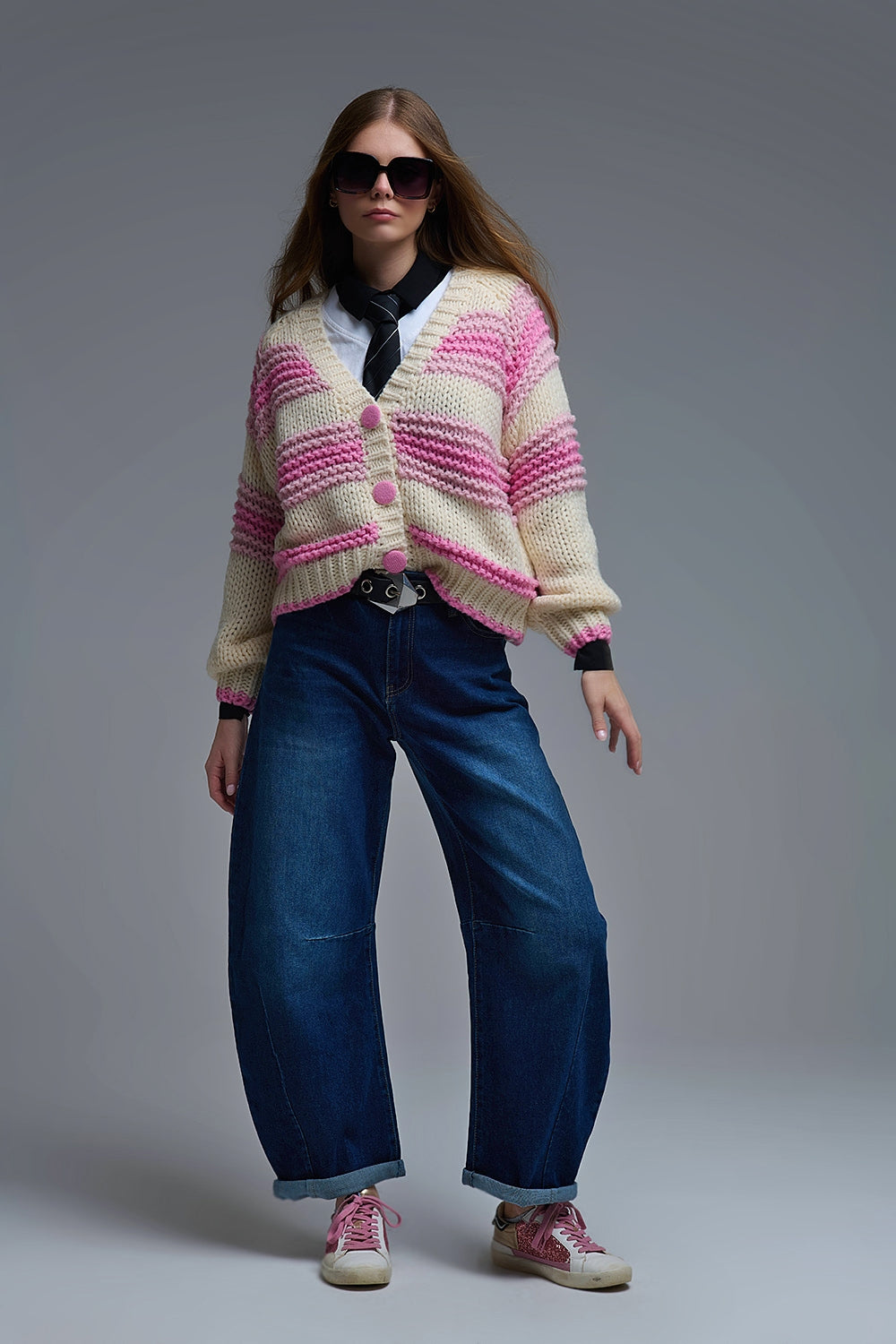 Cardigan en tricot épais à col en V rayé de rose et de crème