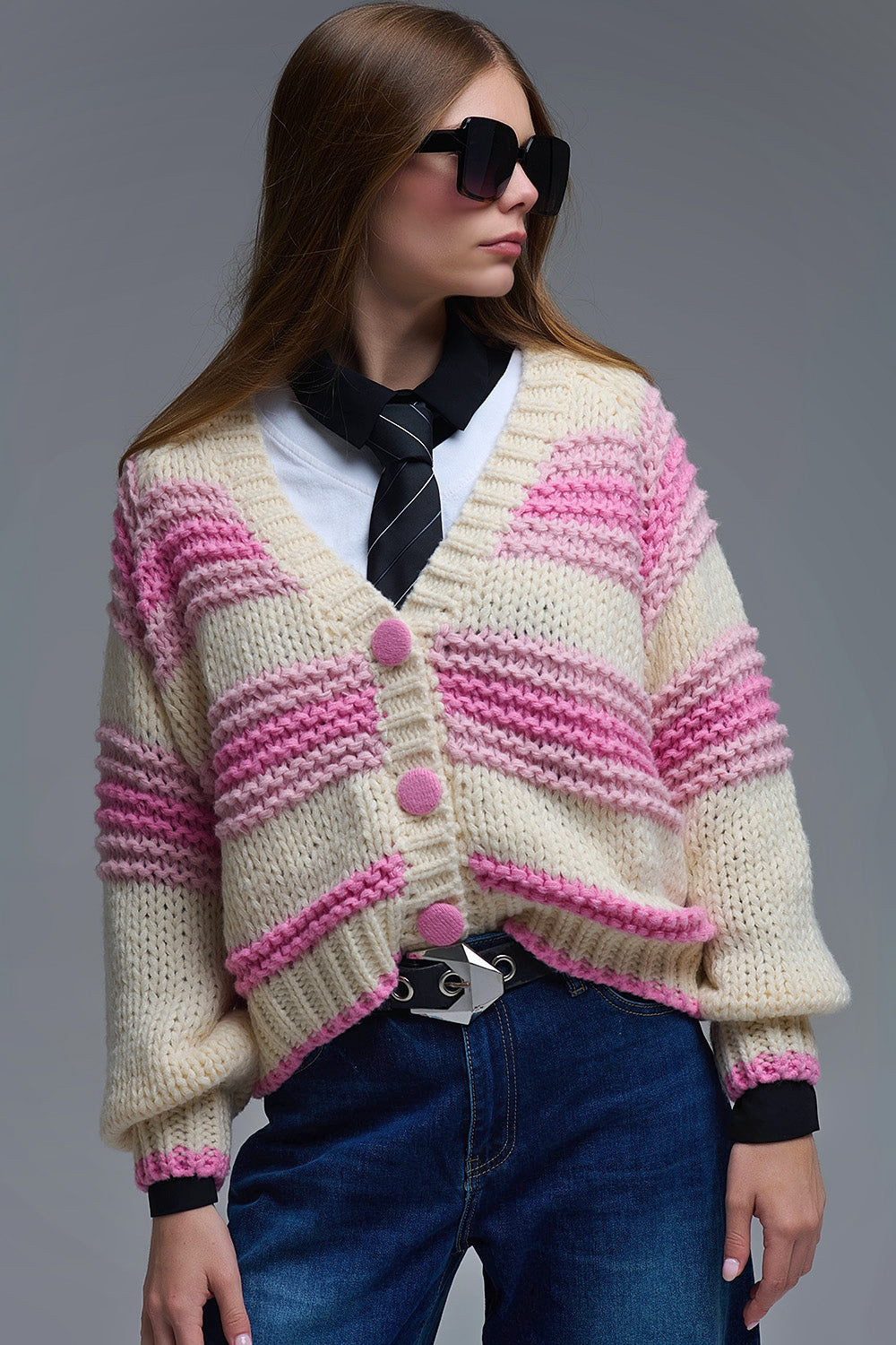 Cardigan en tricot épais à col en V rayé de rose et de crème