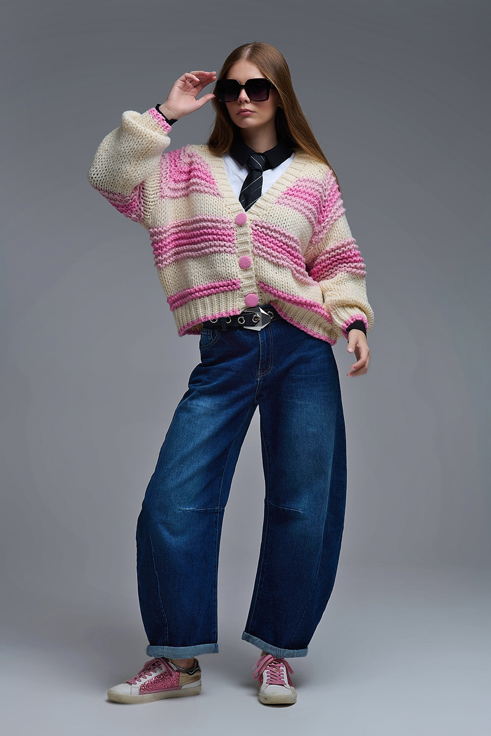 Cardigan en tricot épais à col en V rayé de rose et de crème