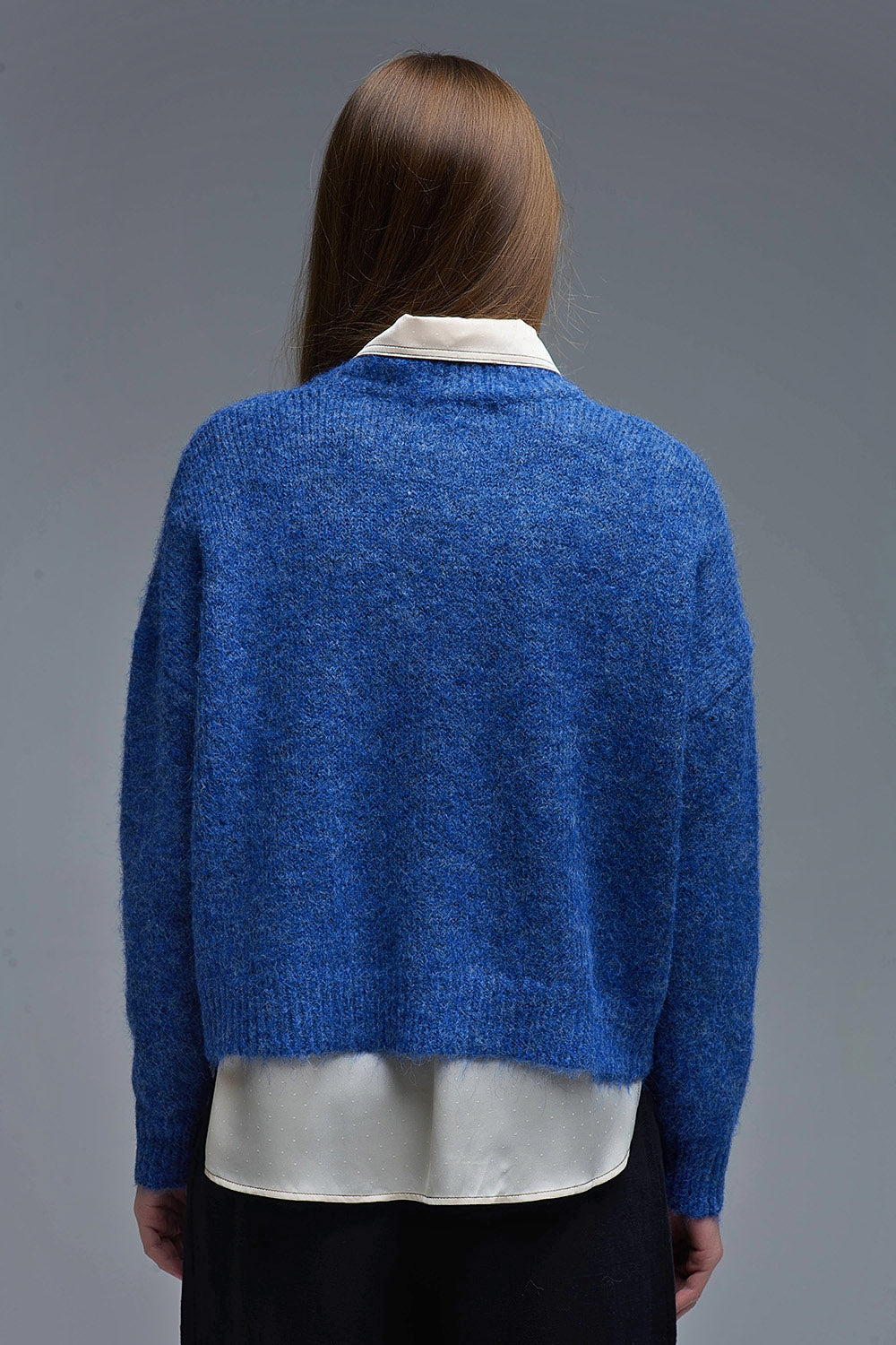 Pull bleu à col ras du cou et cœurs rayés