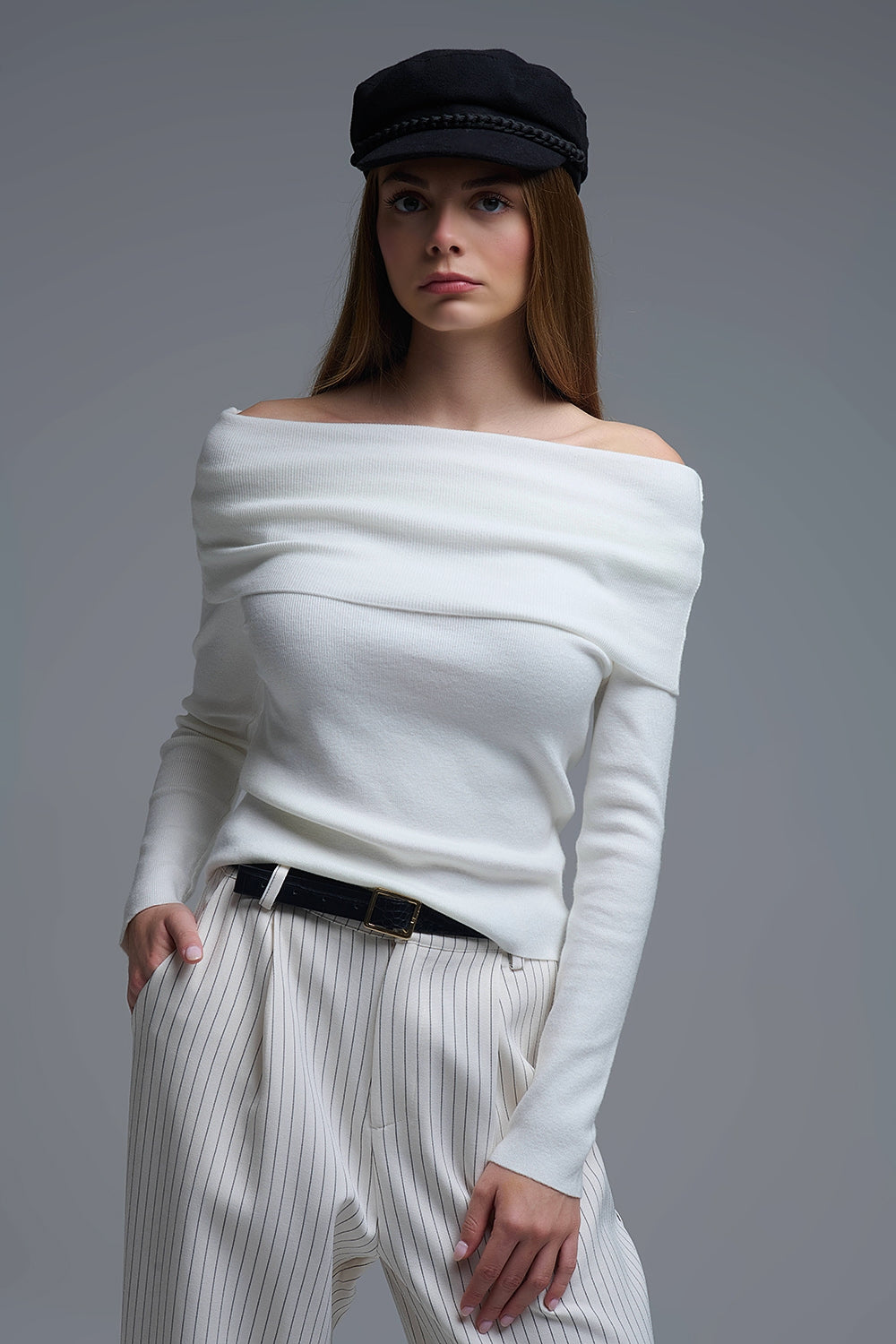 Top en tricot à encolure bateau et épaules courtes en blanc