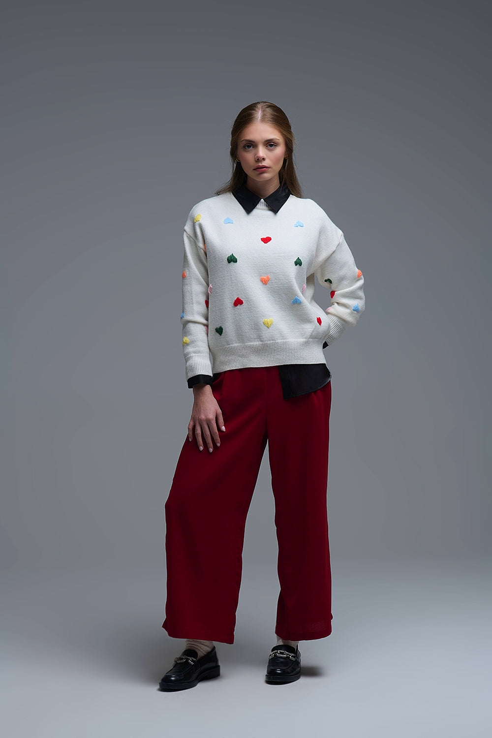 Pull crème avec cœurs brodés multicolores