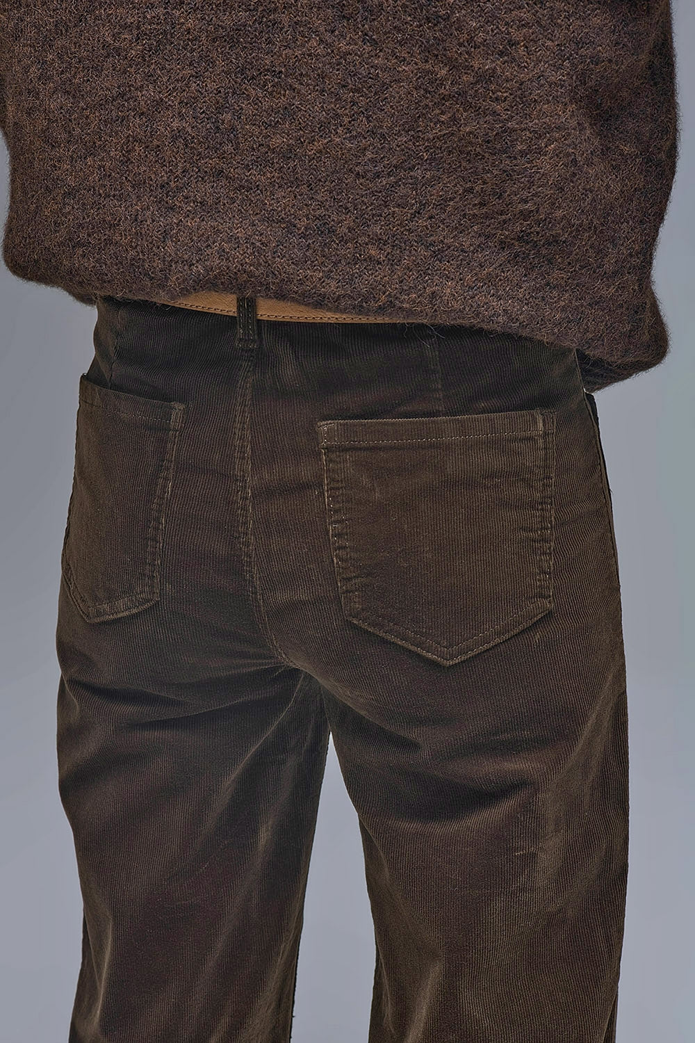 Jeans à jambe droite en velours côtelé marron avec poches