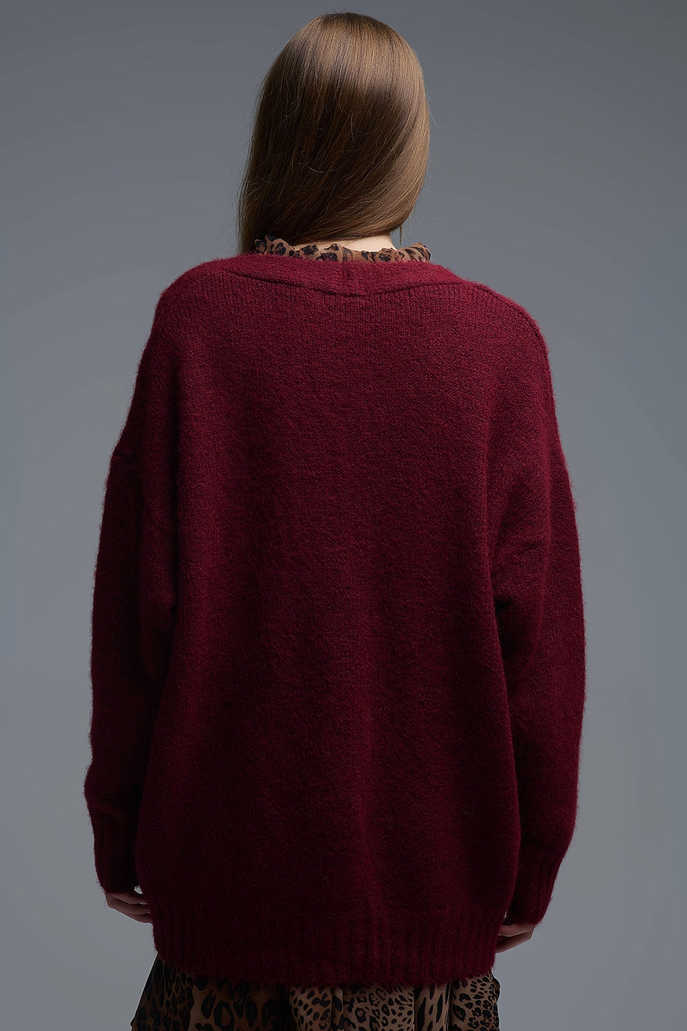 Cardigan surdimensionné en bordeaux avec boutons et poches dorés