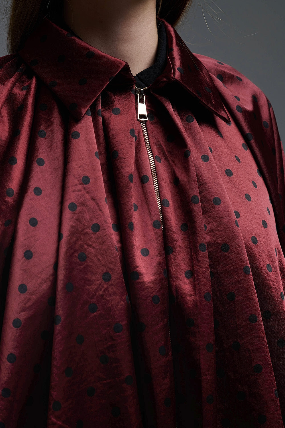 Veste bomber en satin à pois en bourgogne