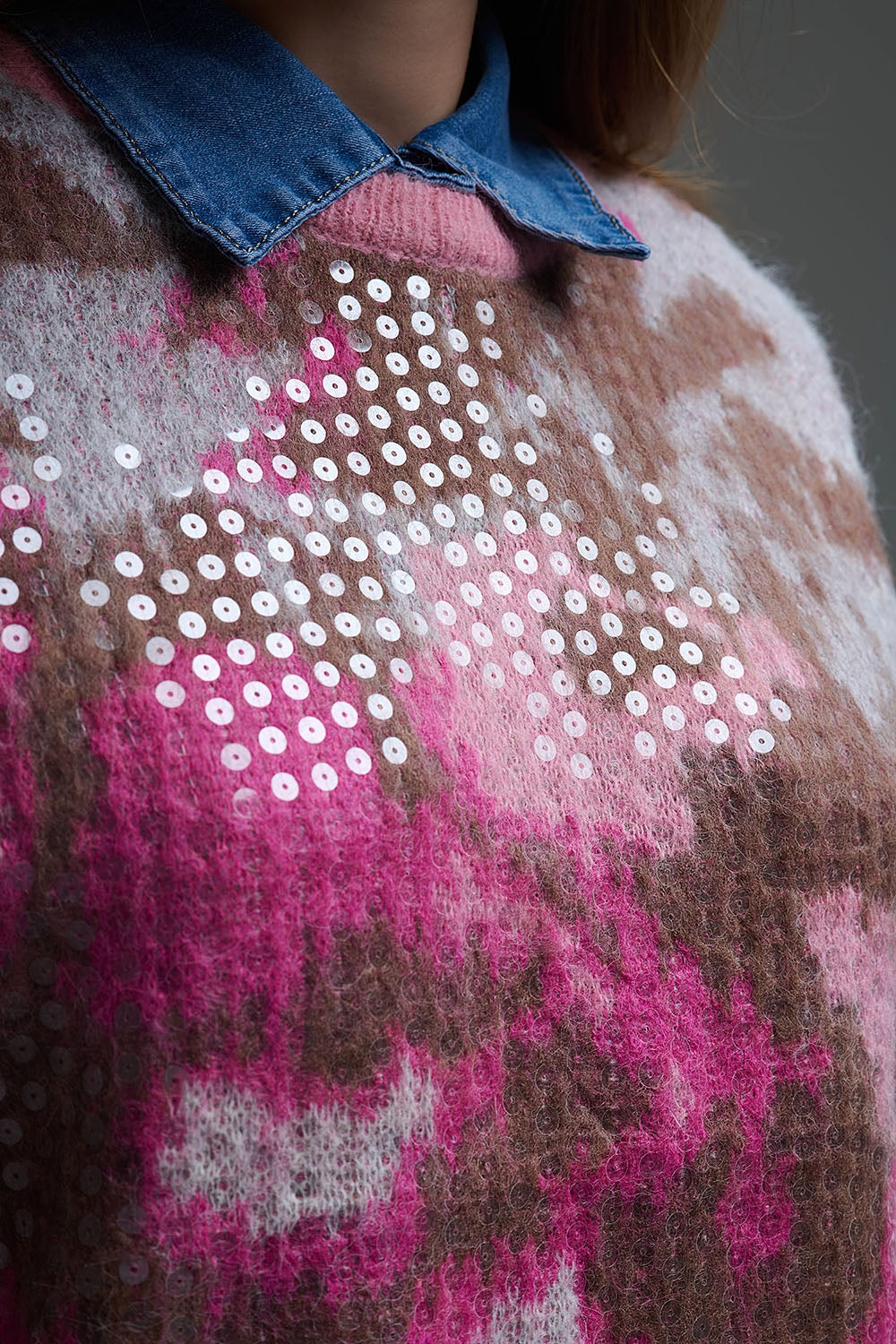 Pull rose à imprimé animalier avec paillettes