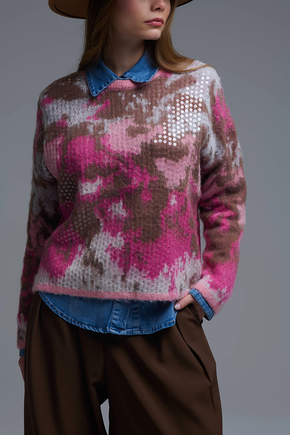 Pull rose à imprimé animalier avec paillettes