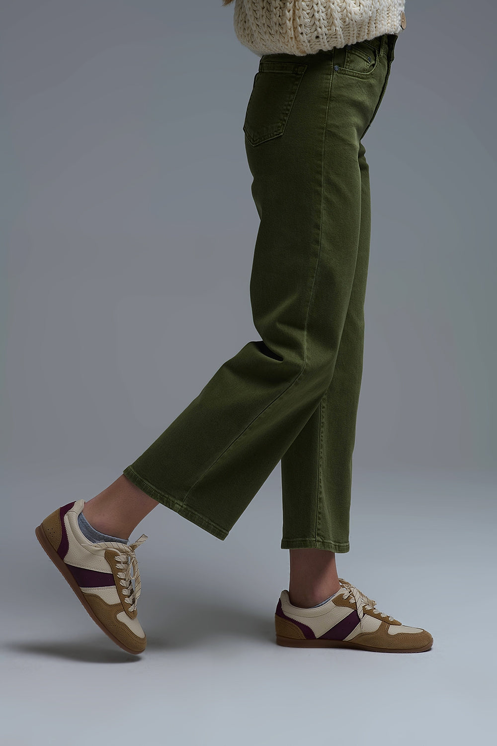 Jean court à jambe large en vert olive