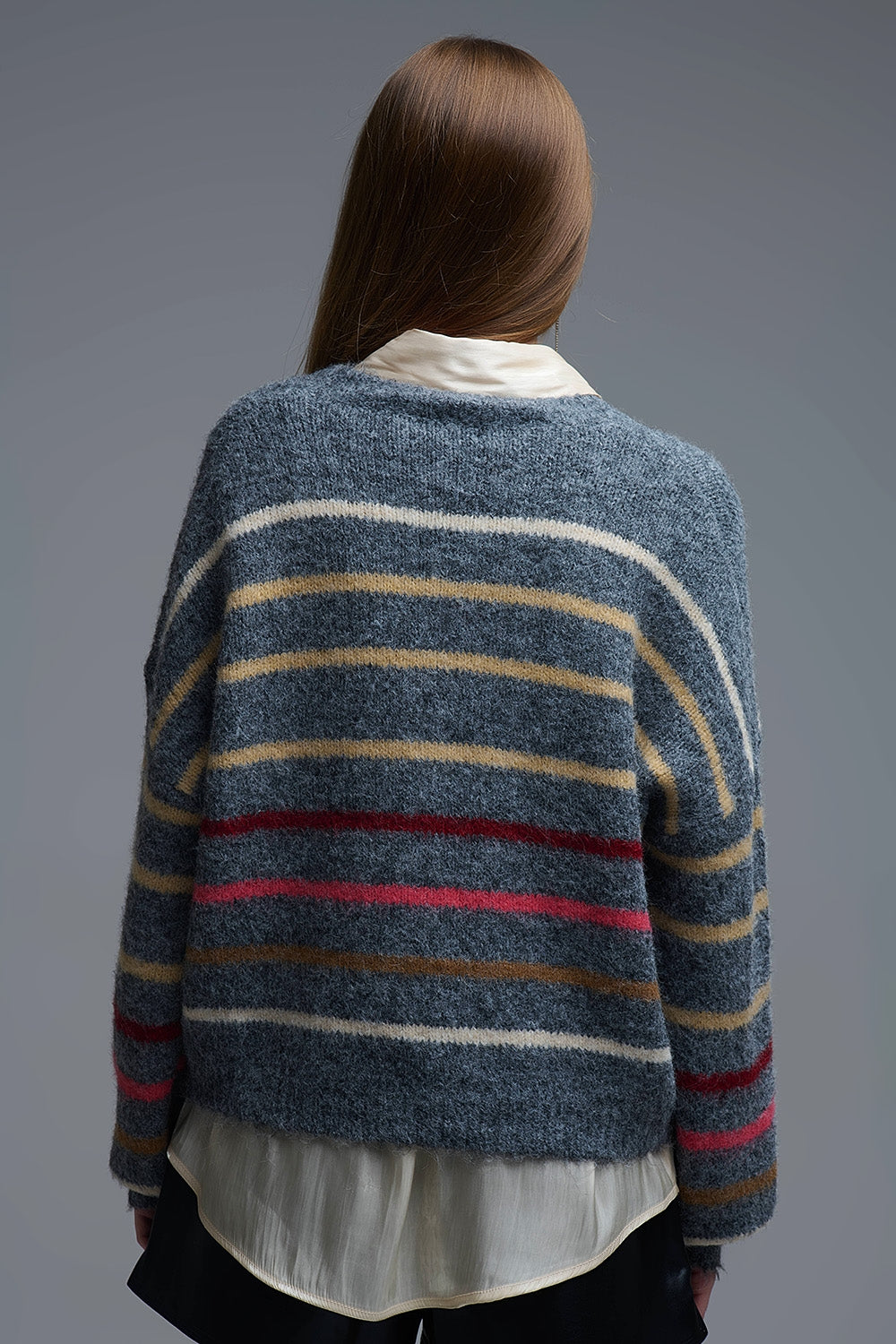 Pull ample gris à rayures multicolores