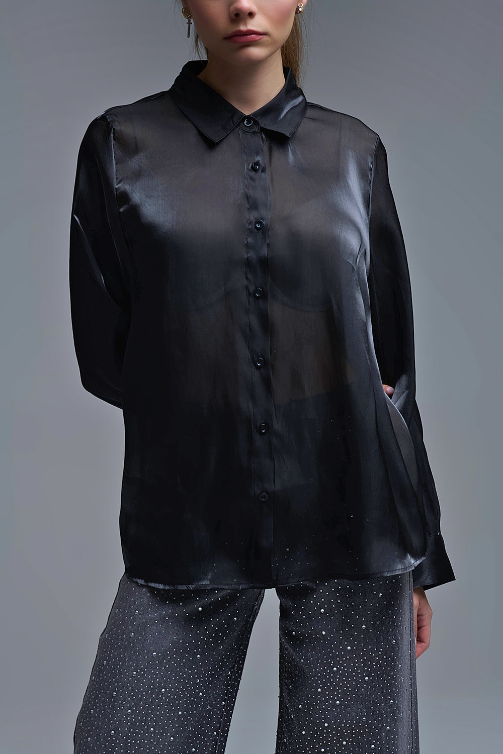 Chemise noire élégante en satin de soie