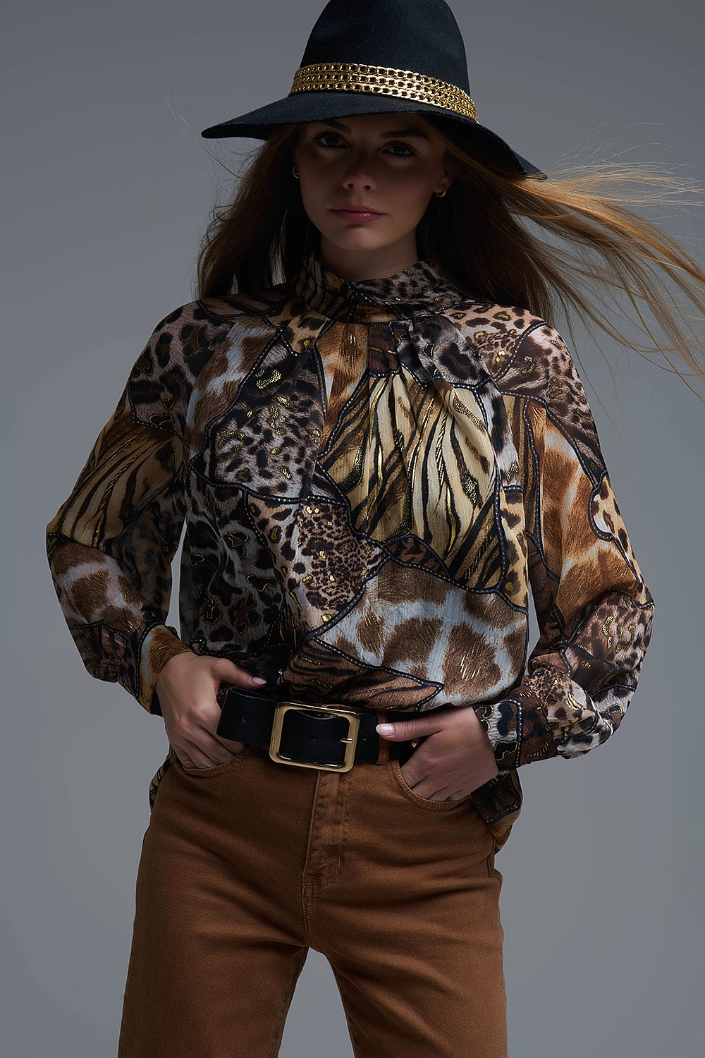 chemise en mousseline de soie à imprimé animalier et détails dorés