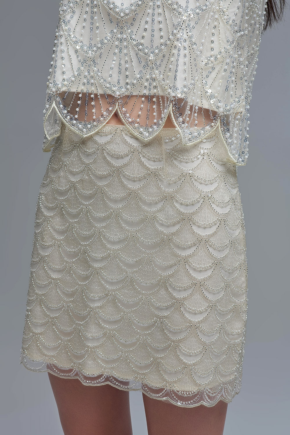 Minijupe à paillettes festonnées crème