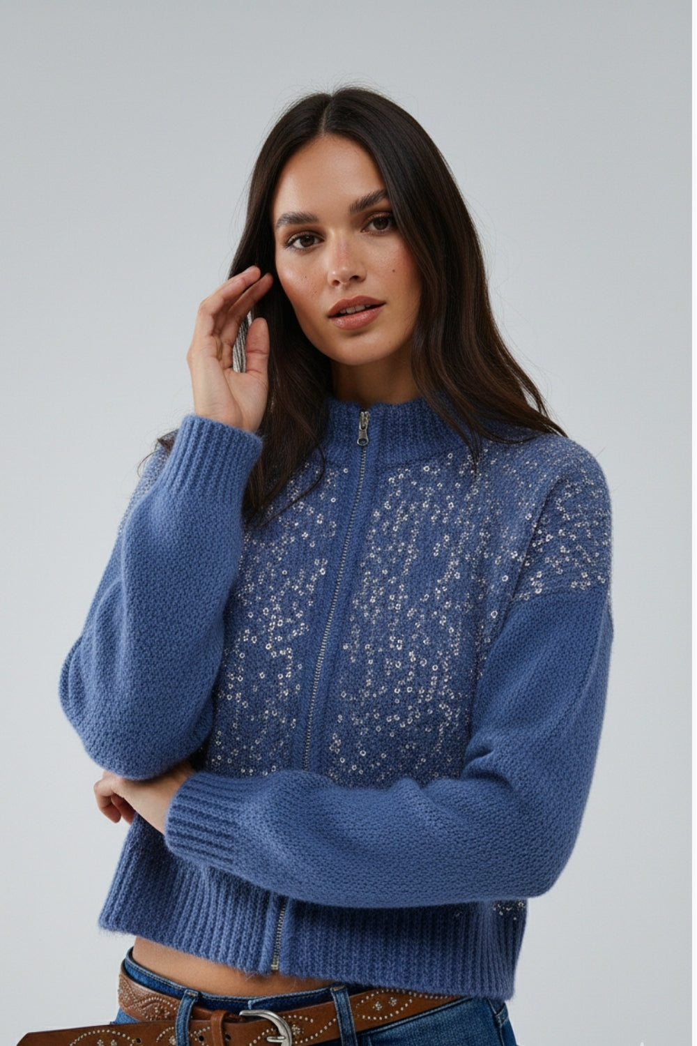 Cardigan bleu en maille duveteuse avec paillettes et fermeture à glissière