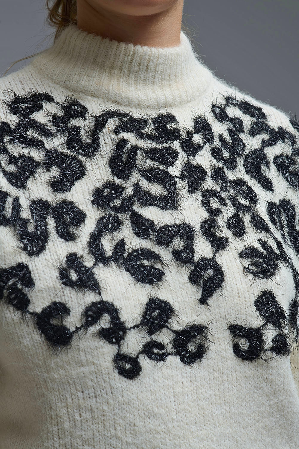 Pull blanc en tricot avec motif abstrait