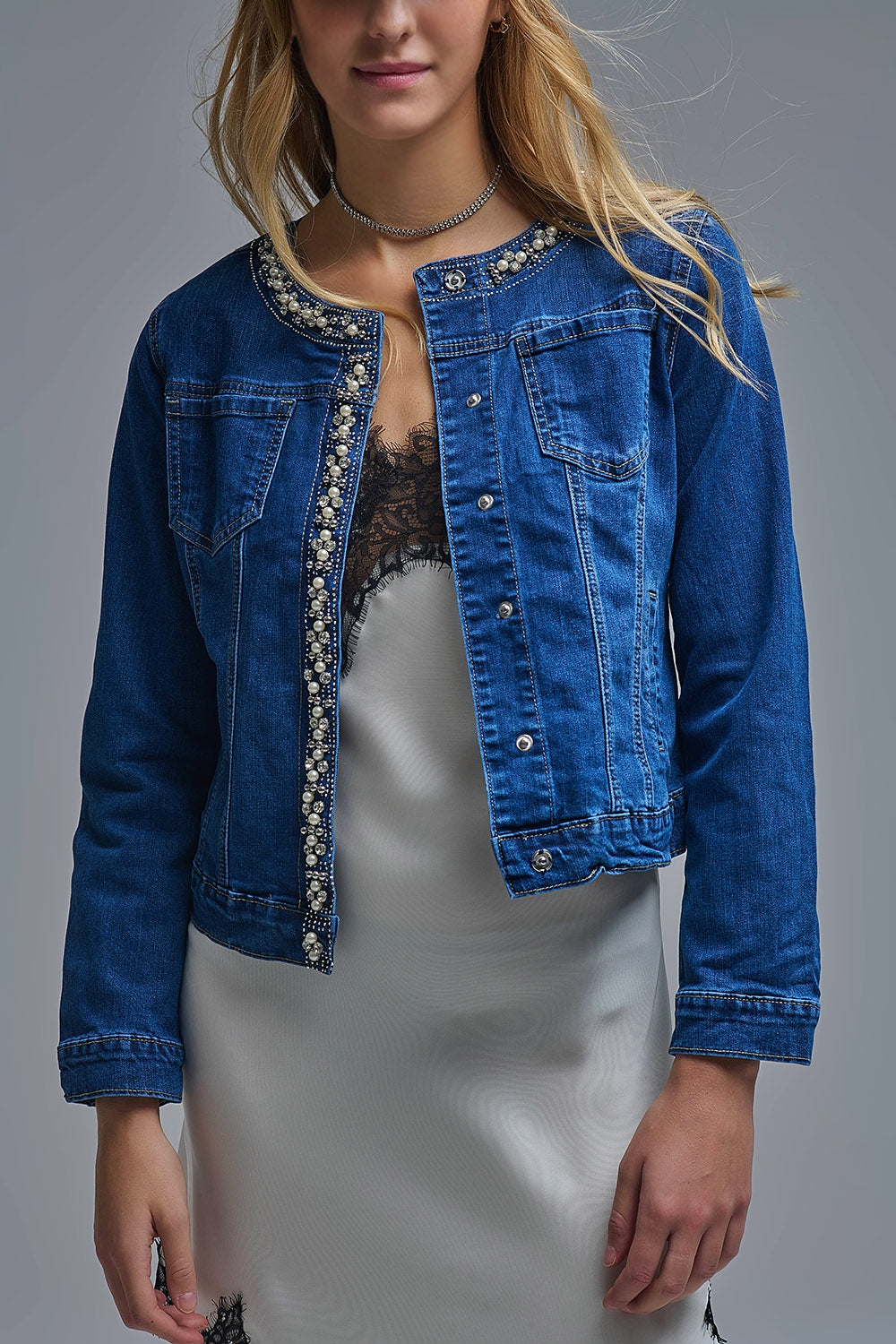 Veste en denim stretch avec ornements en bleu