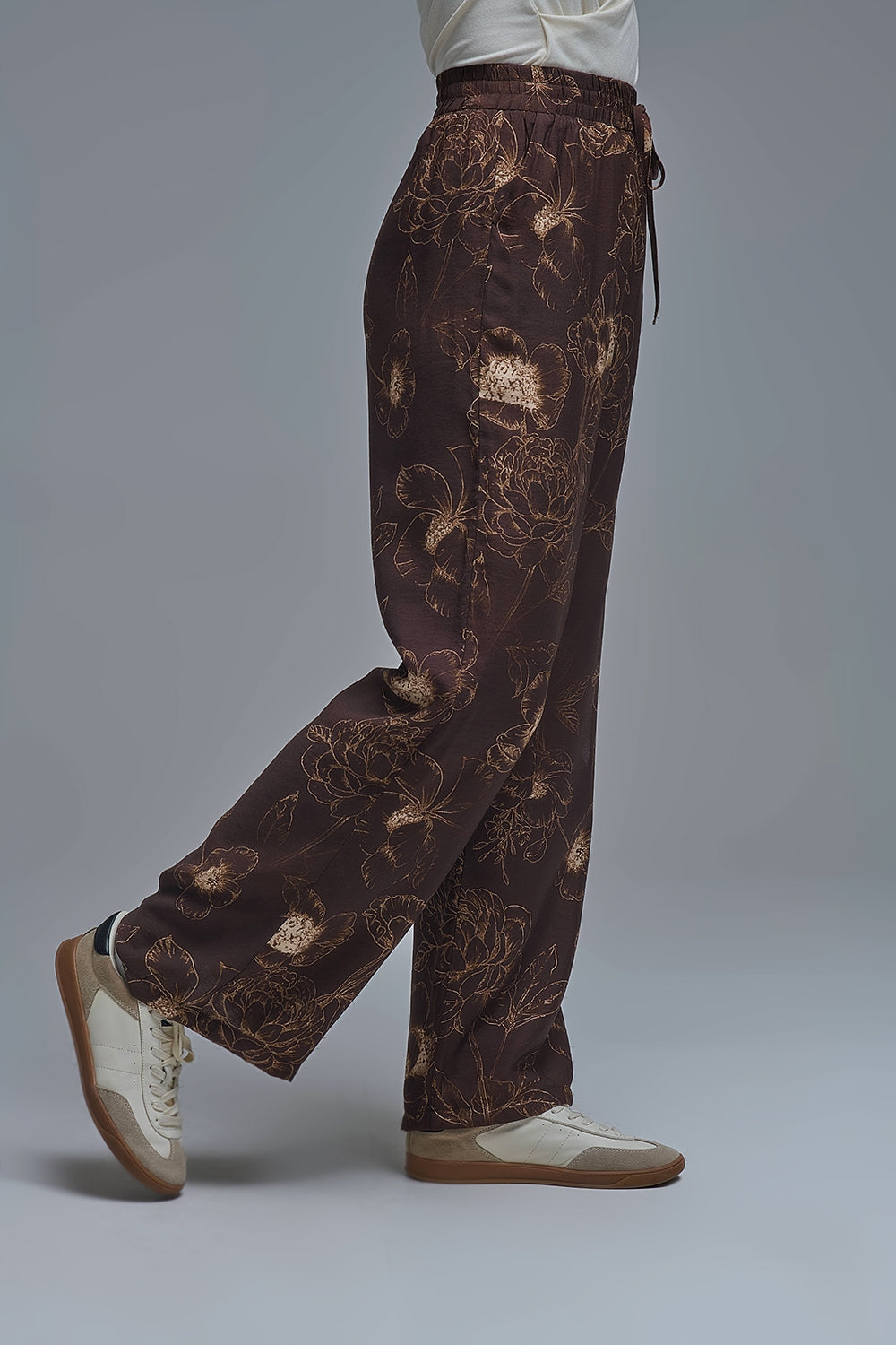 Pantalon léger marron à imprimé floral automnal