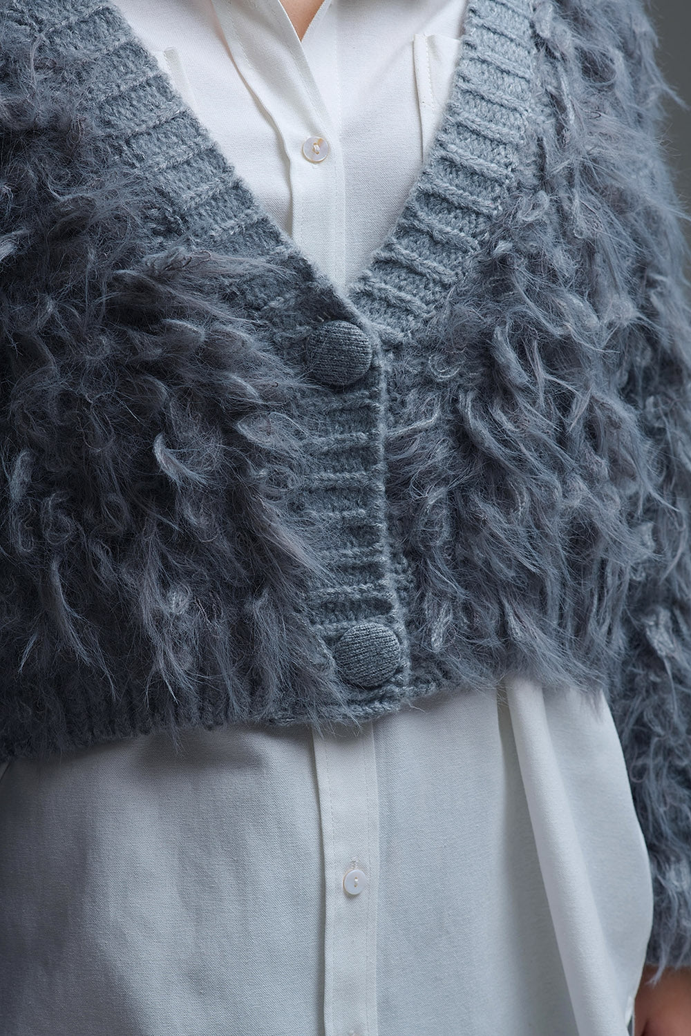 Gilet en grosse maille duveteuse gris