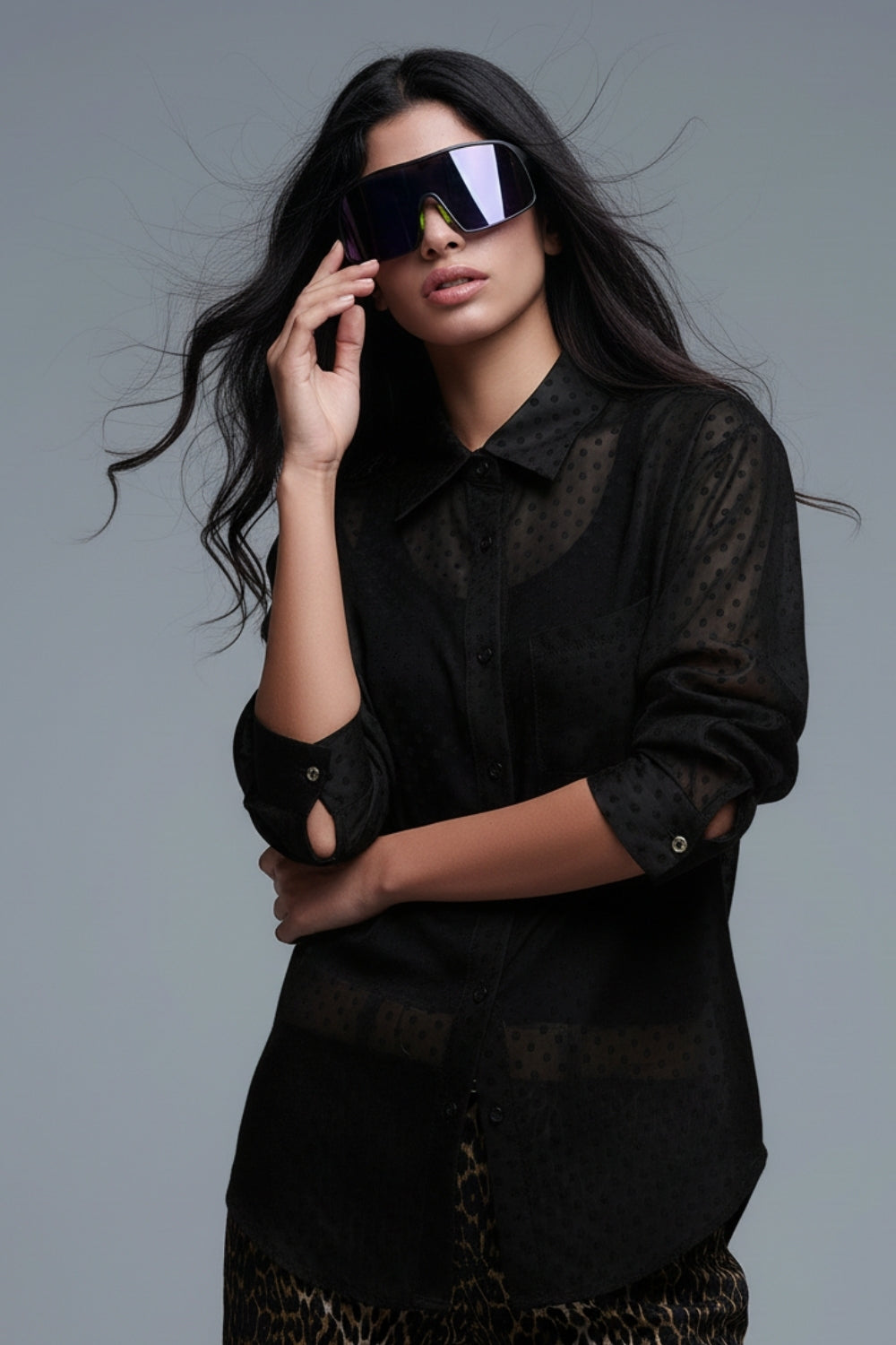 Chemise boutonnée à pois noire en mousseline de soie