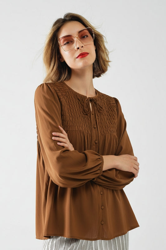 Chemise chic en satin marron avec dentelle