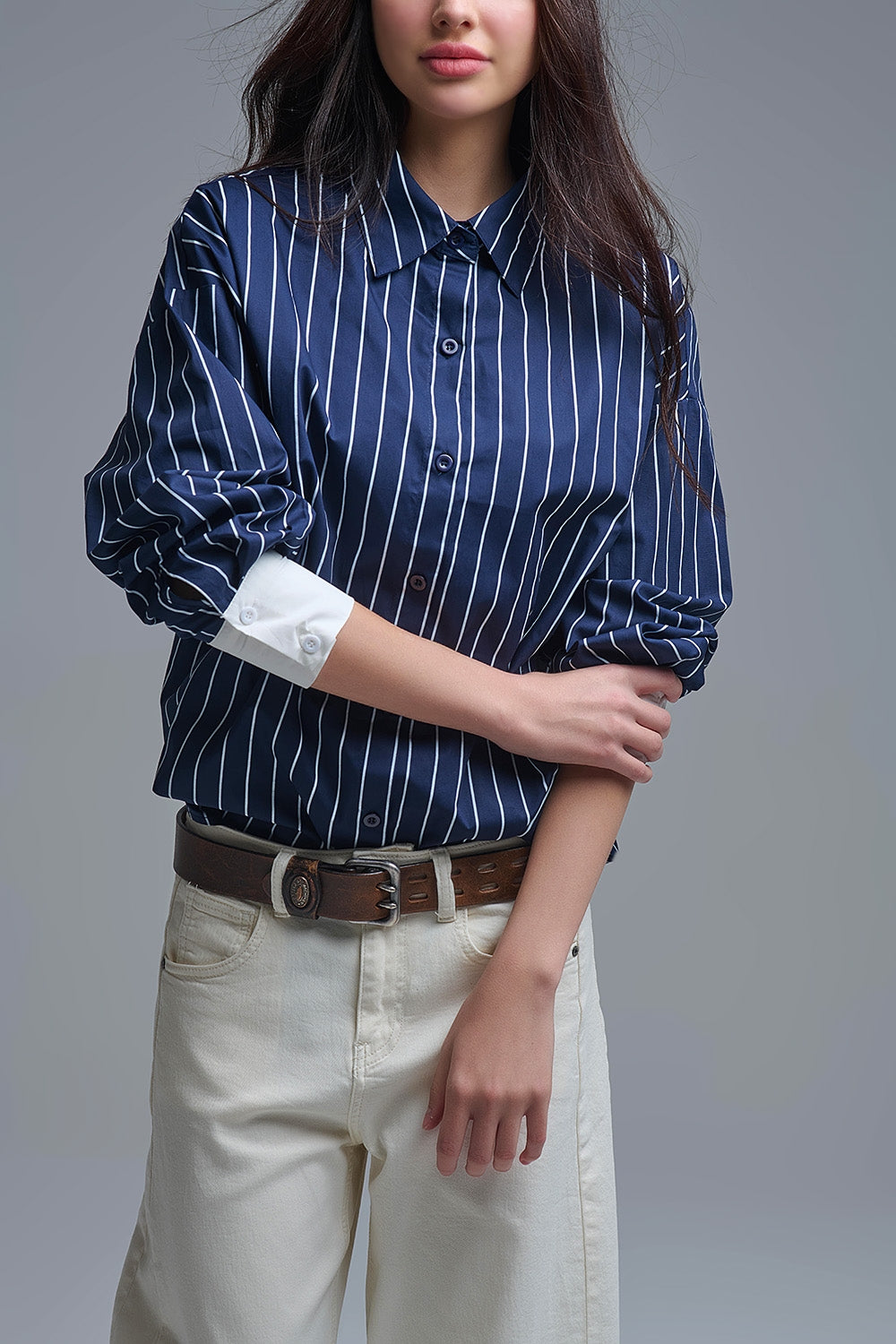 Chemise à col montant rayée bleu marine en popeline douce