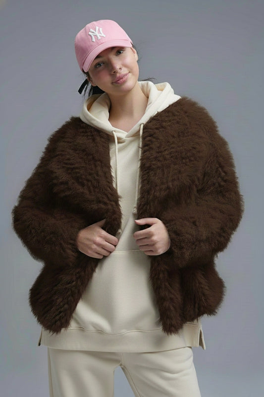 Veste chic en fausse fourrure marron à col large