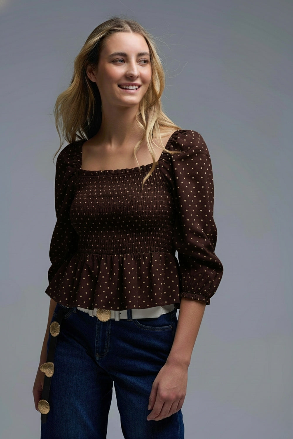 Top court chic marron à pois ajusté à la taille