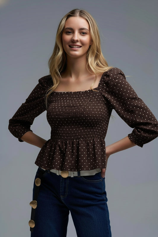 Top court chic marron à pois ajusté à la taille