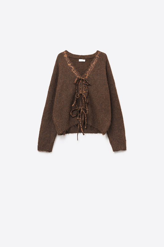 Cardigan en maille marron avec détails brodés en léopard