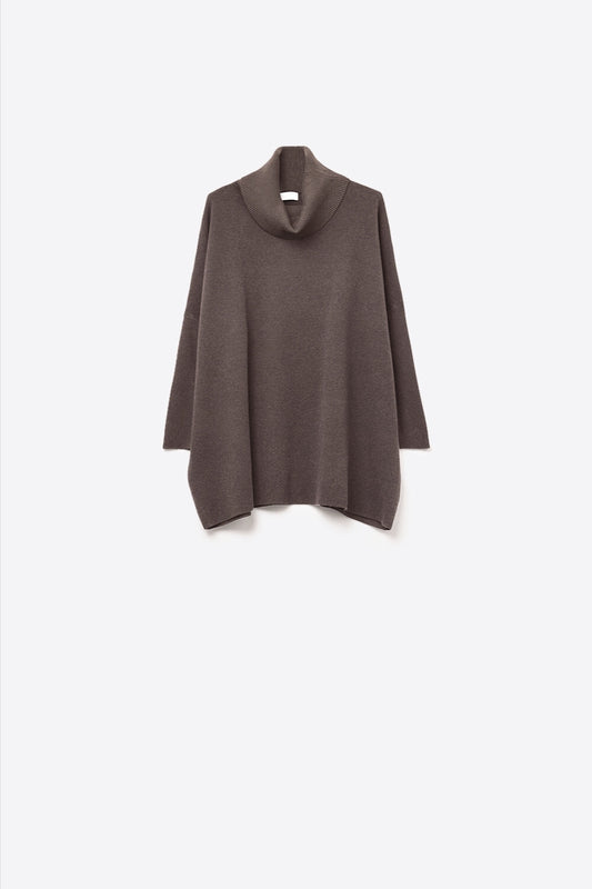 Pull tunique à col haut en brun avec manches ajustées