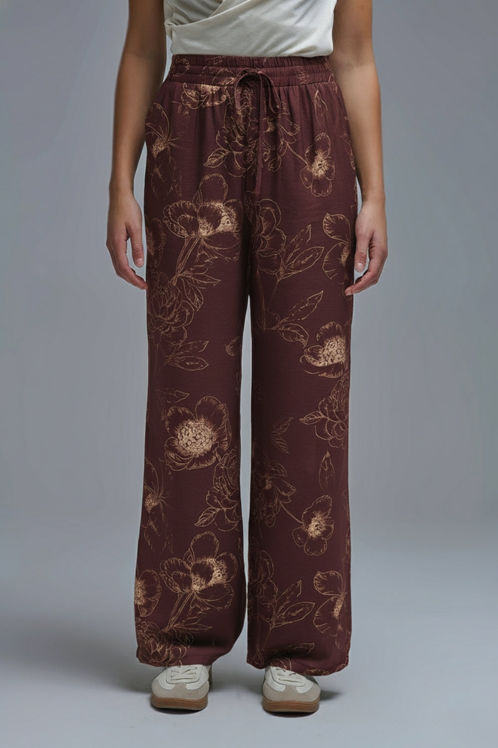 Pantalon fluide et léger bordeaux à imprimé floral automnal