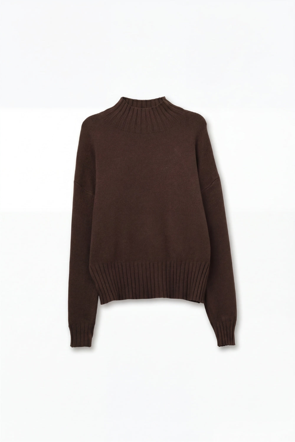 Pull en maille douce marron avec poignets et col côtelés