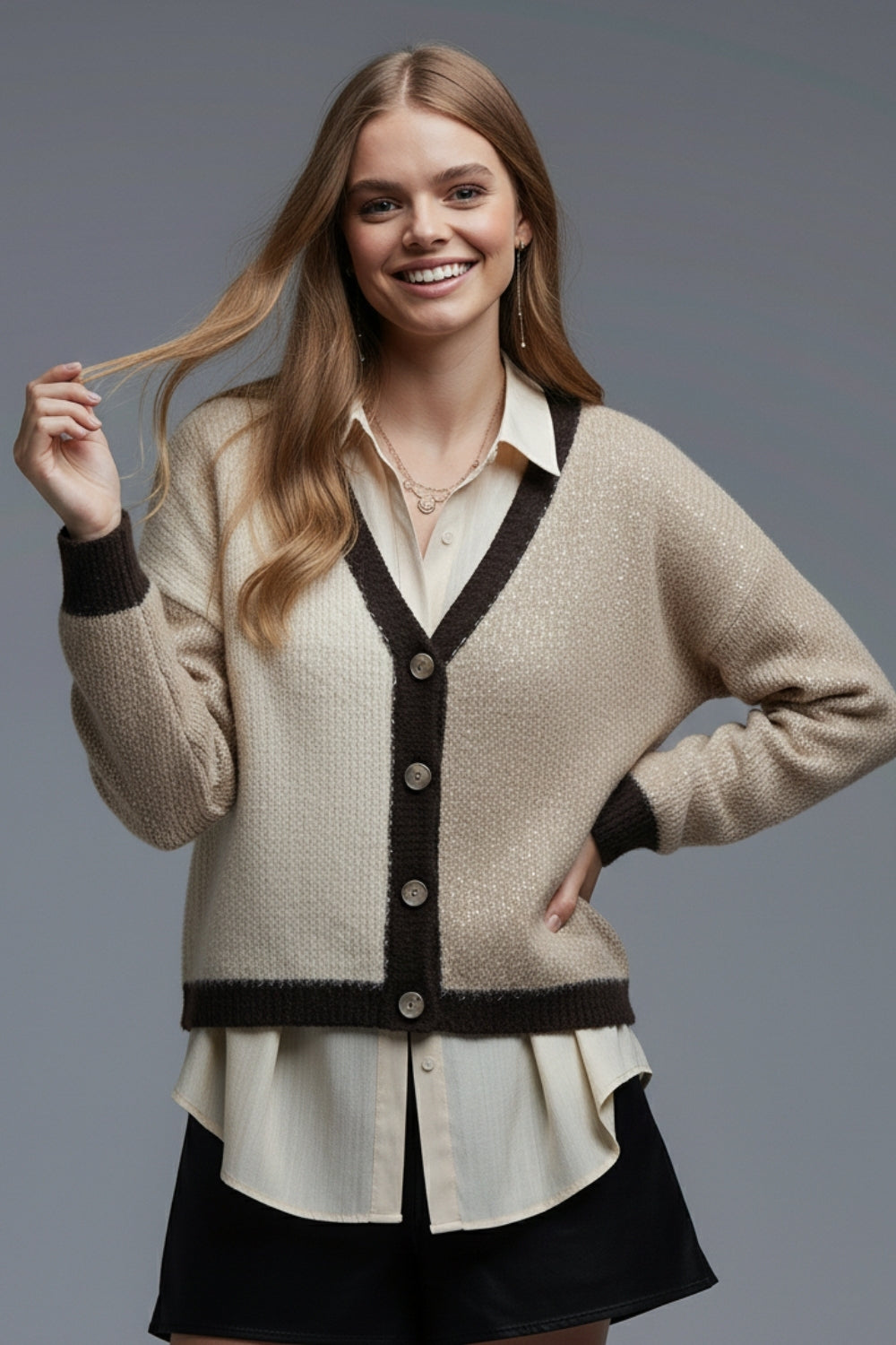 Cardigan à col en V à paillettes en couleurs beige et marron