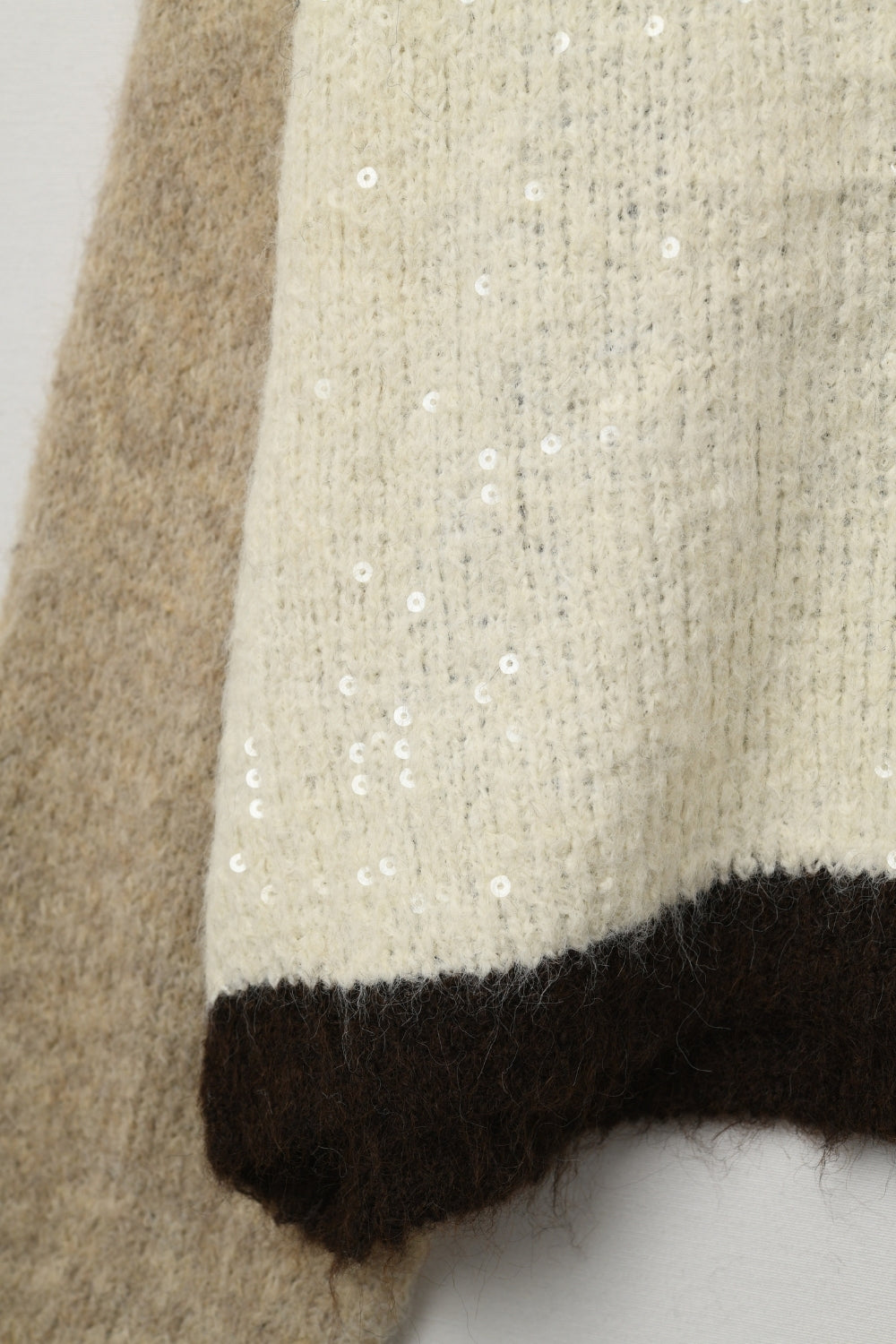 Cardigan à col en V à paillettes en couleurs beige et marron