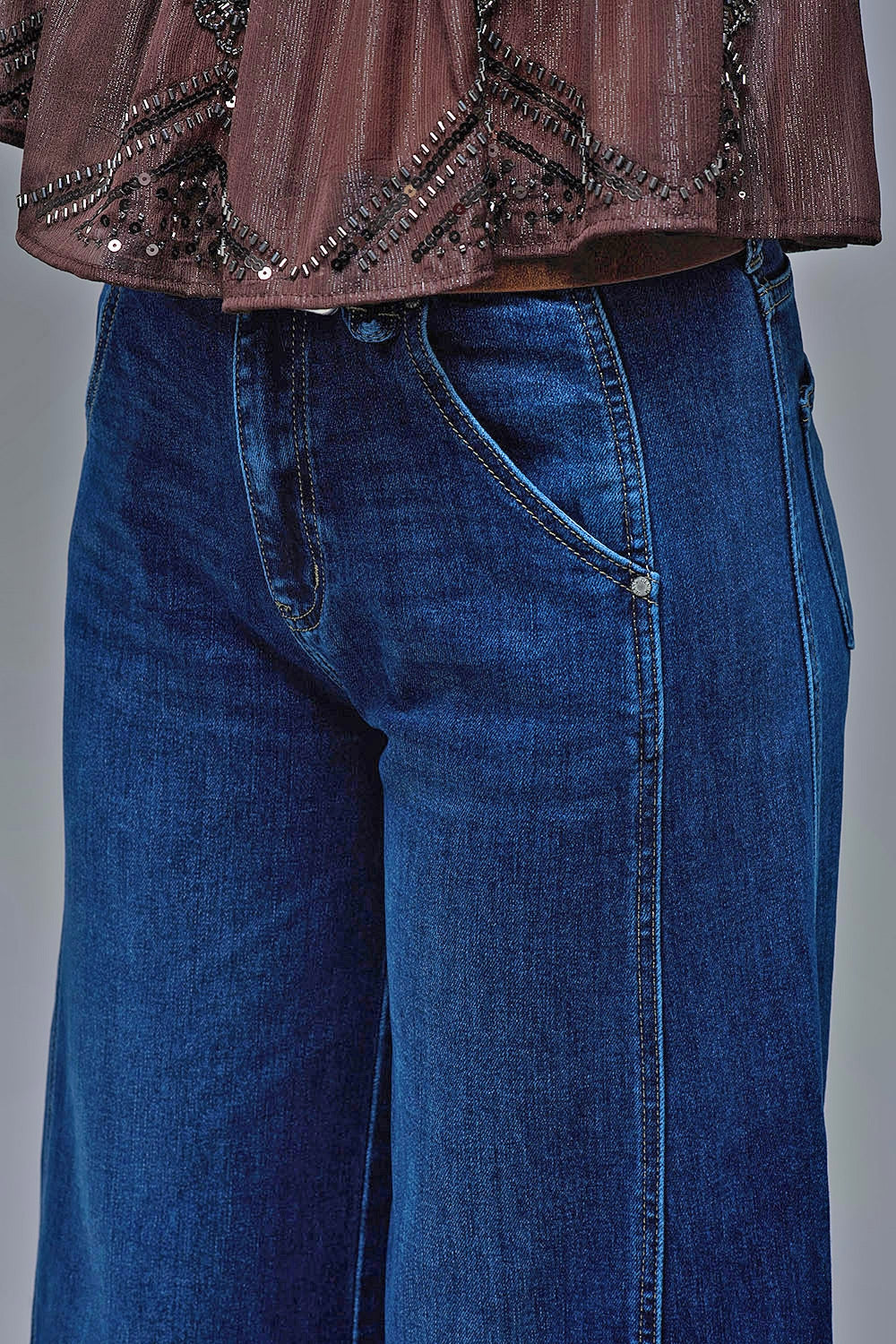 Jeans à jambe extra-large en délavage moyen avec poches latérales