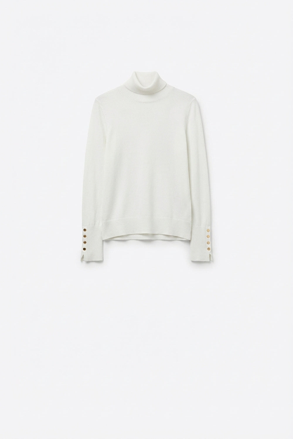 Pull à col roulé blanc avec boutons dorés sur la manchette