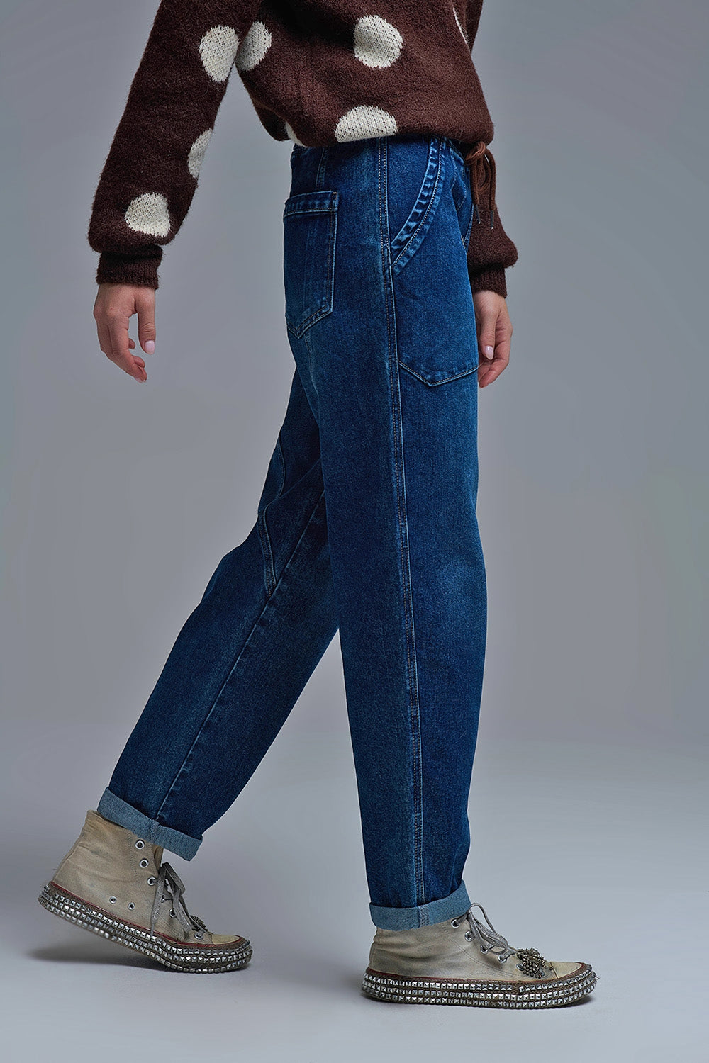 Jean jogger en denim à la coupe décontractée et à la taille à cordon de serrage