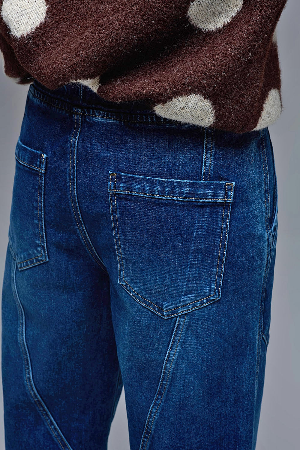 Jean jogger en denim à la coupe décontractée et à la taille à cordon de serrage