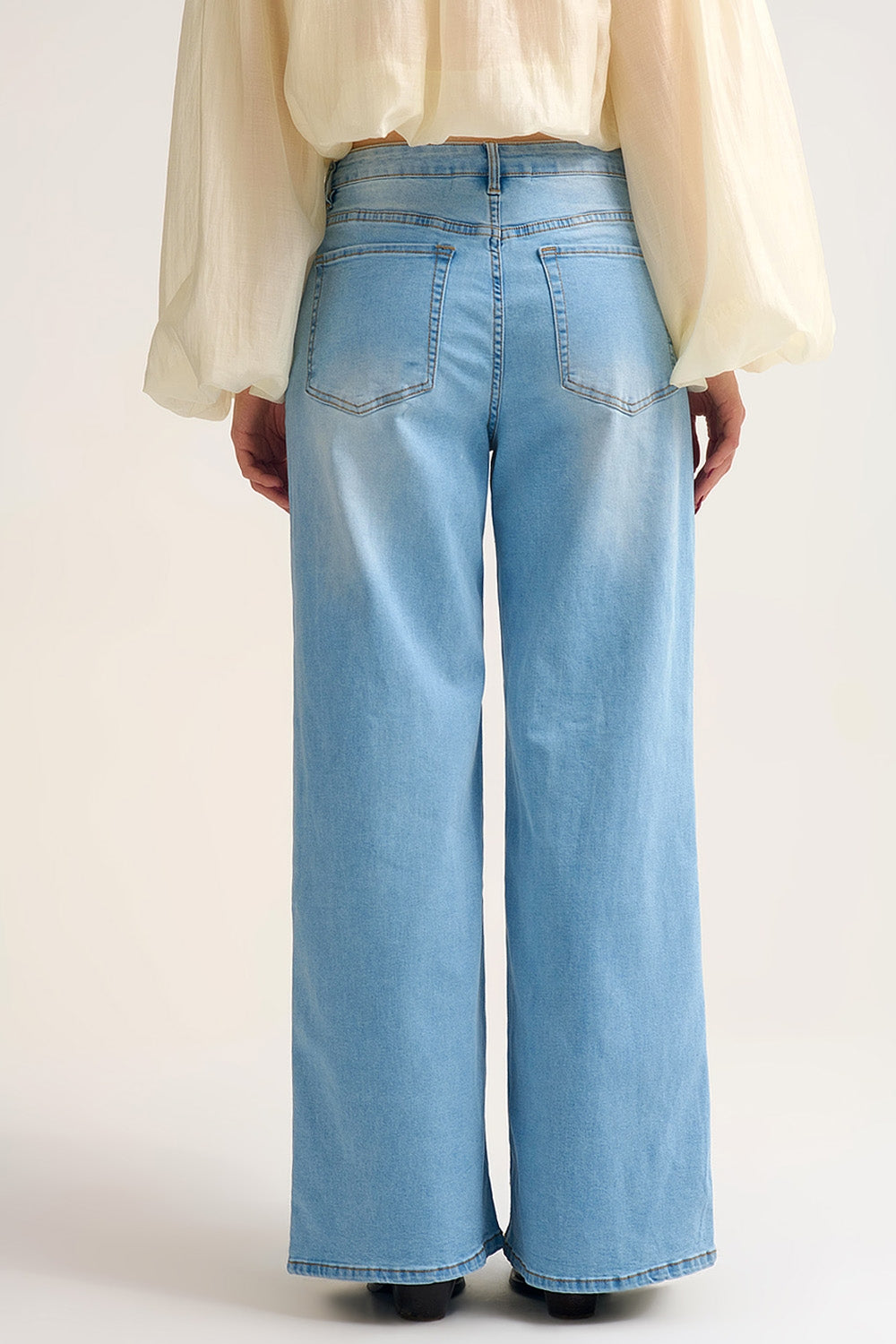 Jean à jambe large délavé avec taille ajustable à cordon de serrage