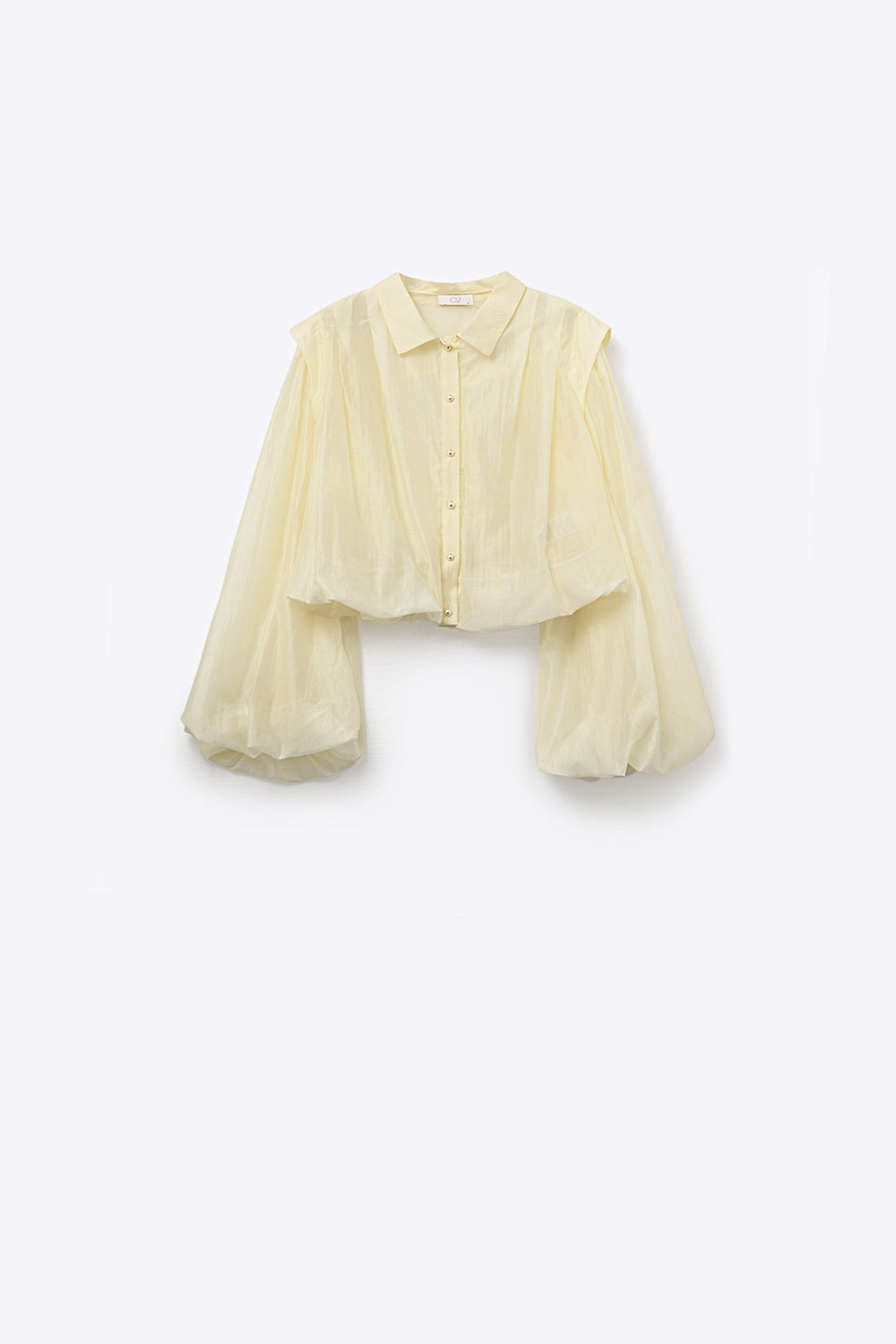 Chemisier en soie Tencel crème avec manches ballon et boutons en nacar