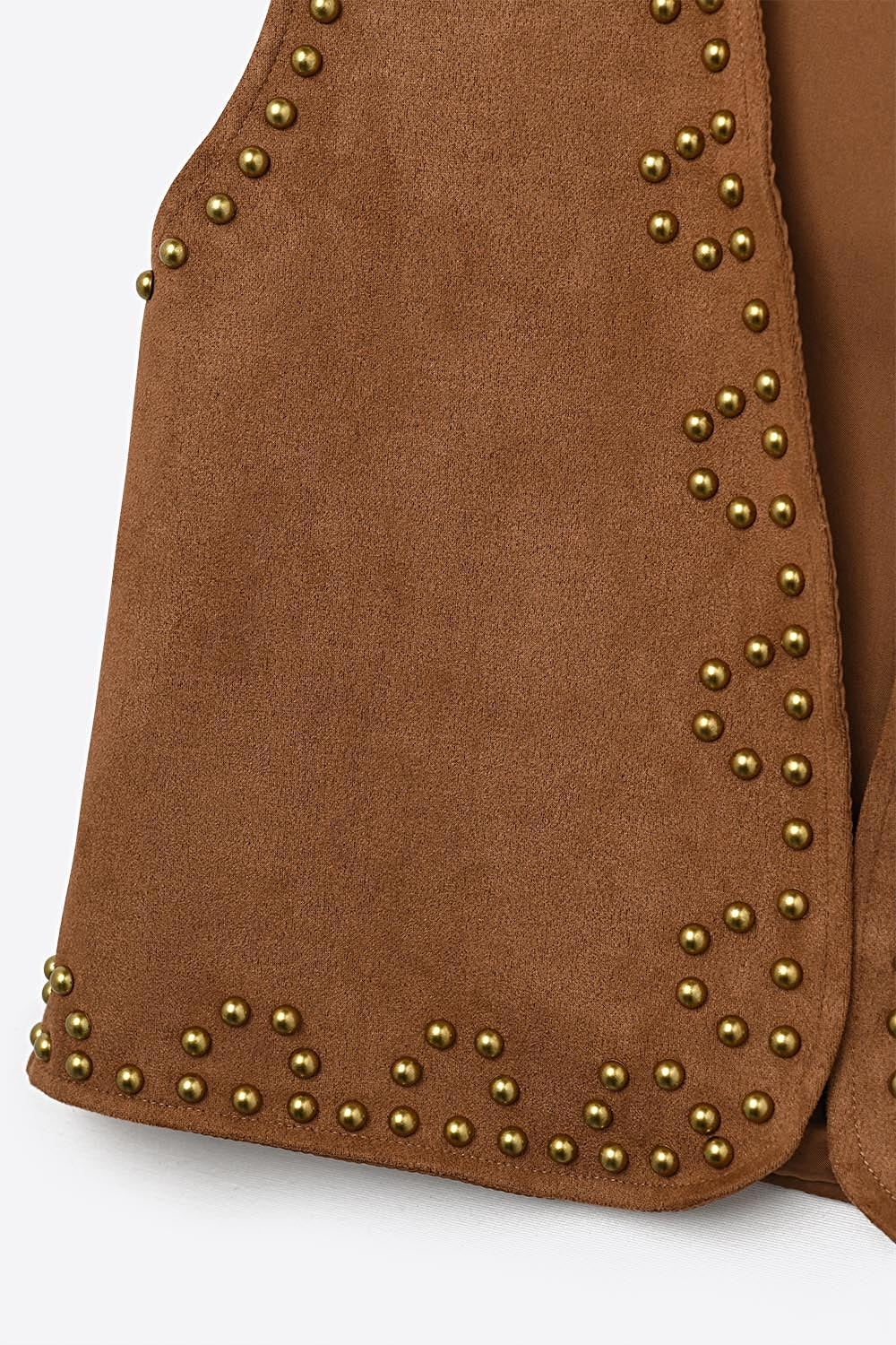Gilet camel avec détails de clous métalliques