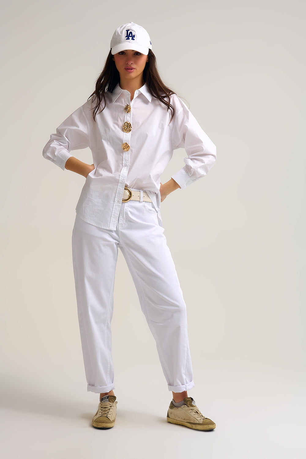 Chemise en coton popeline décontractée blanche avec boutons décoratifs dorés