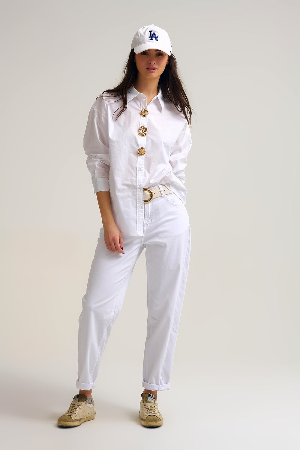 Chemise en coton popeline décontractée blanche avec boutons décoratifs dorés