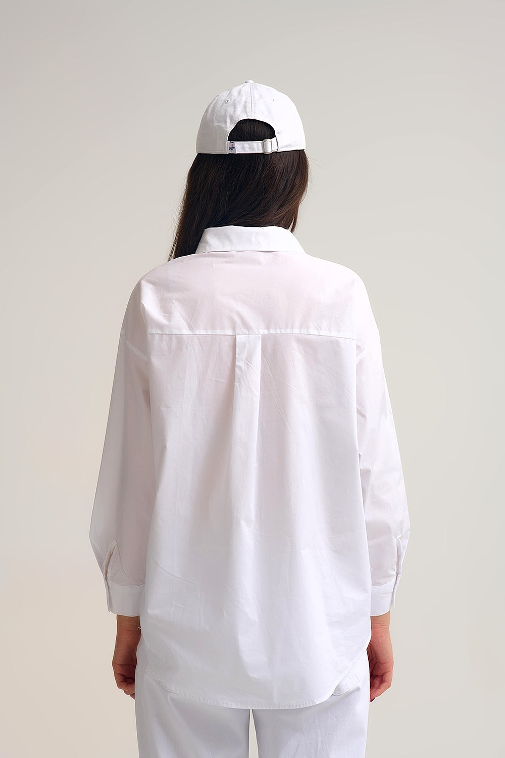 Chemise en coton popeline décontractée blanche avec boutons décoratifs dorés