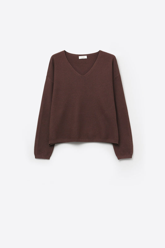 Pull à col en V en maille fine marron avec texture linéaire subtile