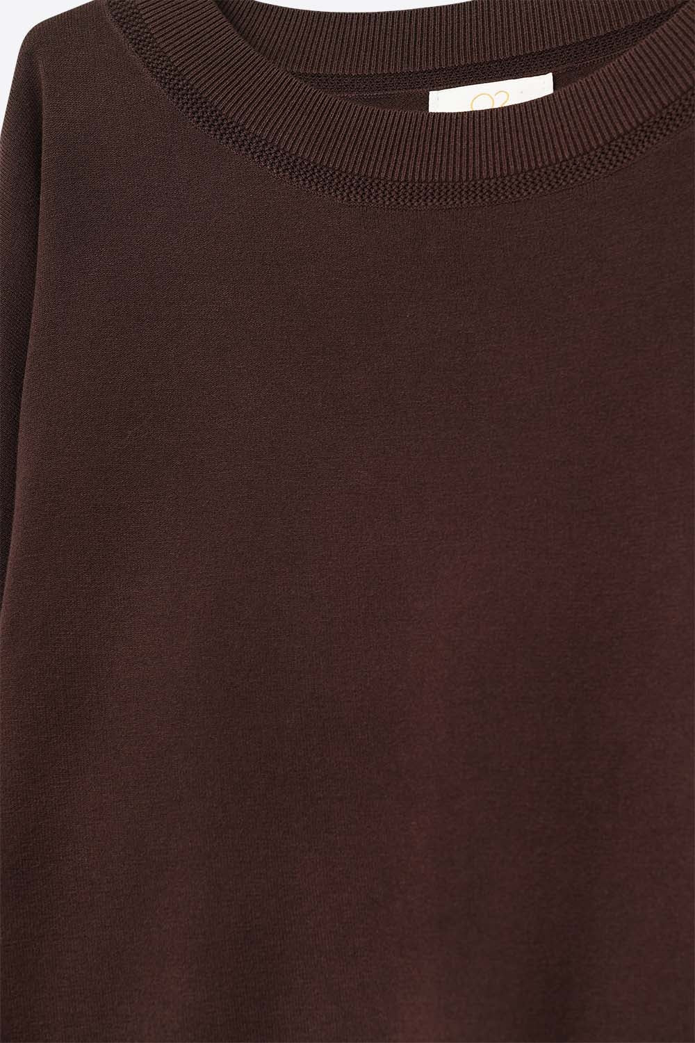 Pull en tricot marron avec col en maille