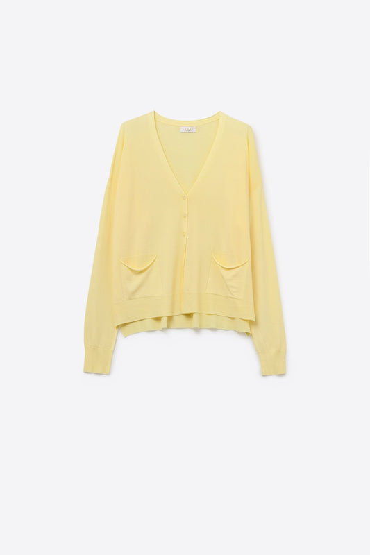 Cardigan en maille fine avec poches sur le devant en jaune
