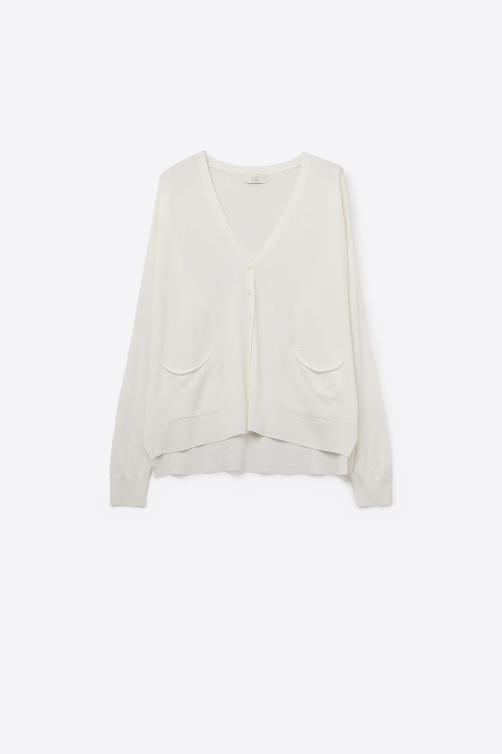 Cardigan en maille fine avec poches sur le devant en blanc