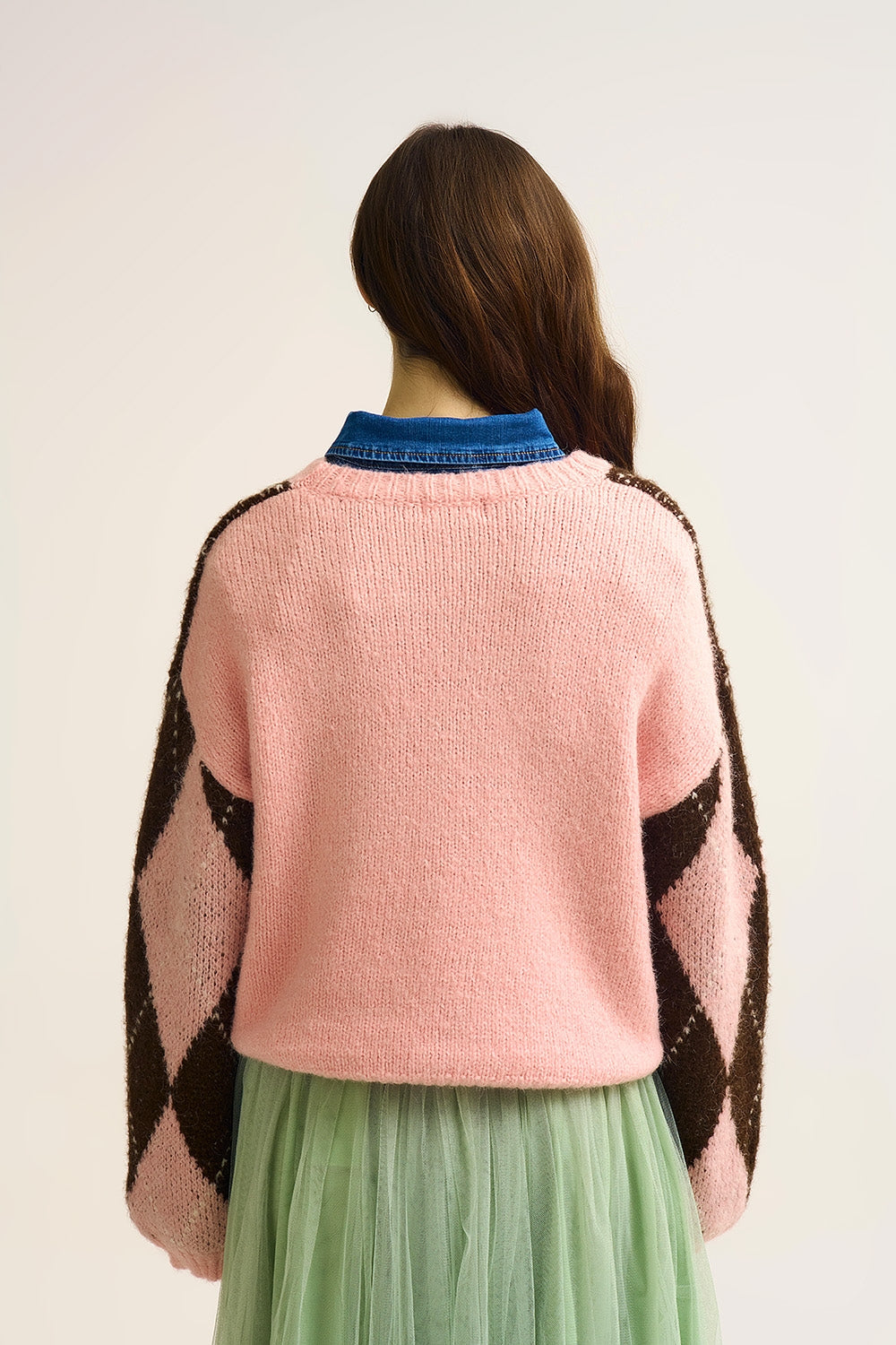 Pull en maille losanges rose et marron à manches volumineuses