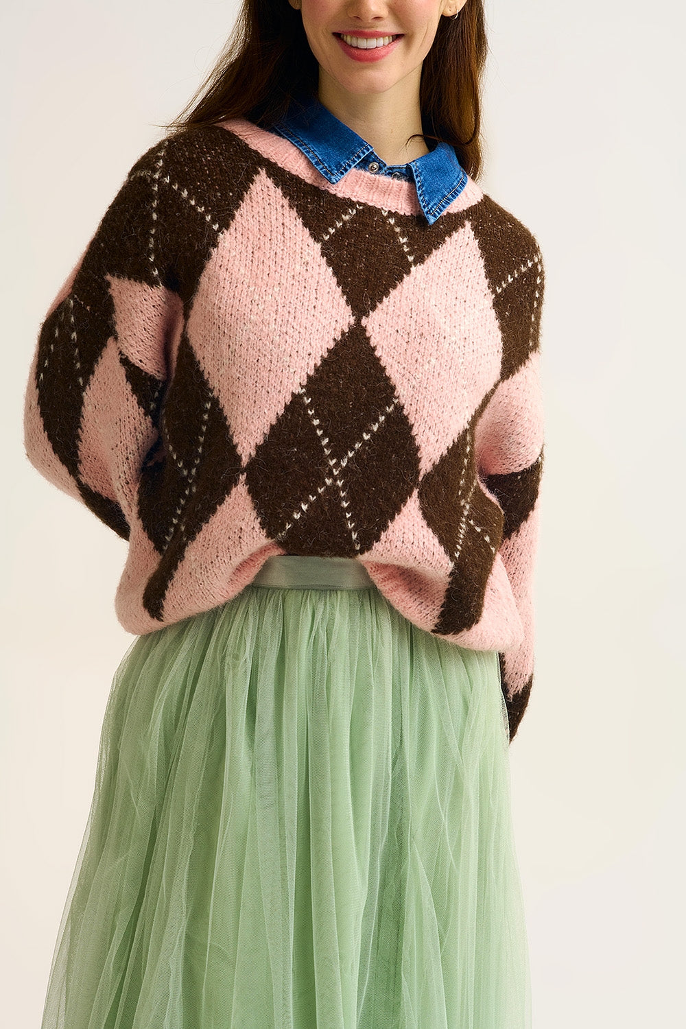 Pull en maille losanges rose et marron à manches volumineuses